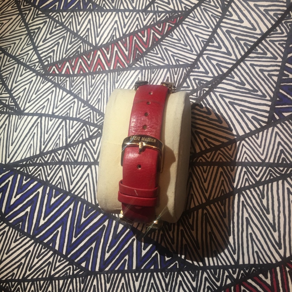 New Gold Steve Madden Watch/SALE - Picture 3 of 3